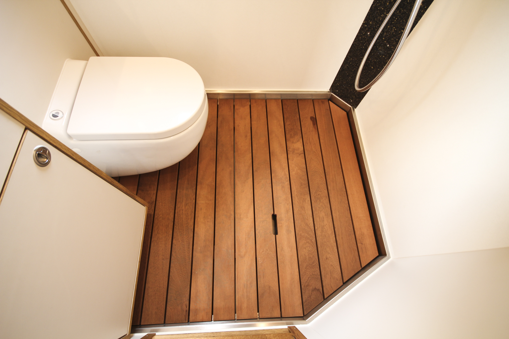Designer-Toilette mit Trennsystem